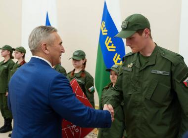 Губернатор Тюменской области вручил награды победителям регионального этапа игры «Зарница 2.0»