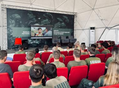 Более 1120 курсантов Центра «ВОИН» посмотрели фильм «9 секунд» о подвиге Героя России Алдара Цыденжапова