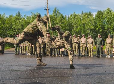 Директор Центра «ВОИН» закрыл третью смену «Время юных героев» в Мурманской области