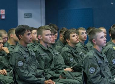 В День Военно-воздушных сил России лагерь «Время юных героев» посетил лётчик-штурмовик Виктор Александрович Квасов!