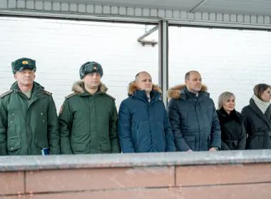 Директор Центра «ВОИН» Дмитрий Шевченко вручил курсантам Военного университета сертификаты об окончании обучения