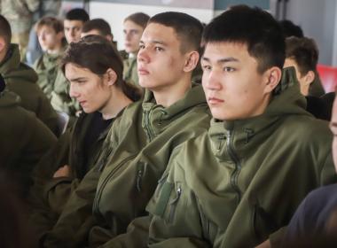 Волгоградские курсанты встретились с участником СВО в преддверии Дня защитника Отечества