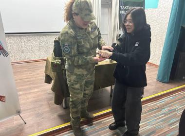 Инструкторы Центра «ВОИН» провели мастер-класс для детей лагеря «Чайка»