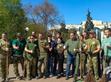 Сила памяти и чистоты: курсанты Центра «ВОИН» продолжают участие во Всероссийской неделе субботников